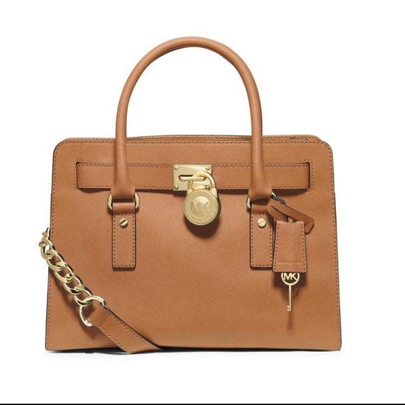 Michael Kors Handbags - Michel Kors Hamilton tote in nude and gold